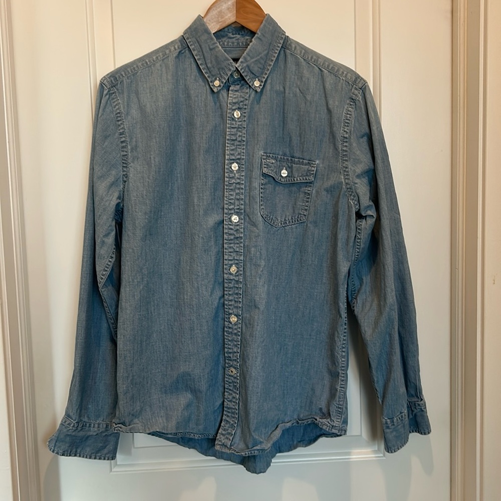 American Eagle outfitter, Chambray, button-down shirt, men’s size medium